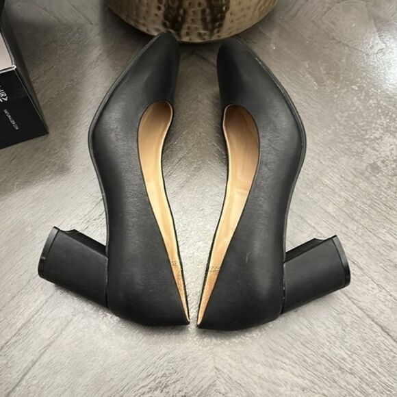 Naturalizer Warner Square Toe Pump (WIDE) size 8 - Picture 6 of 13